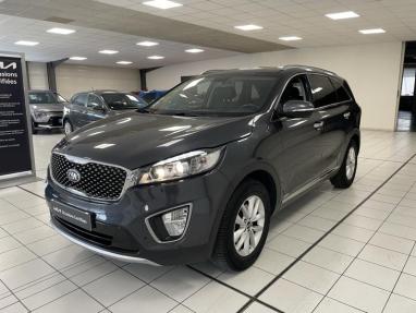 Voir le détail de l'offre de cette KIA Sorento 2.2 CRDi 200ch ISG Active 4x4 7 places de 2017 en vente à partir de 329.31 € / mois